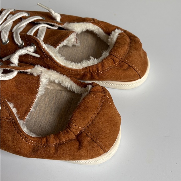 NWT SO Women's Sneakers in Brown and White - Picture 7 of 7